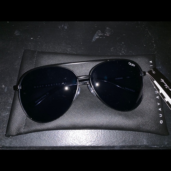 Quay Aviator Sunglasses - Picture 1 of 2